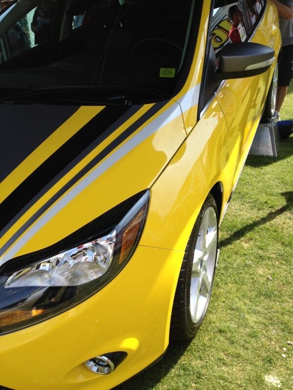 3M 2080-G15 Gloss Bright Yellow on a Ford Focus